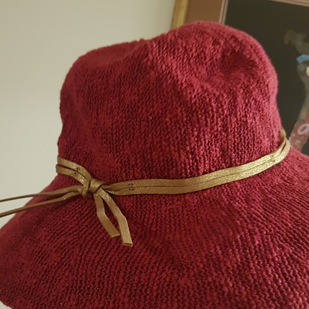 Beautiful cool hat - Picture 2 of 3